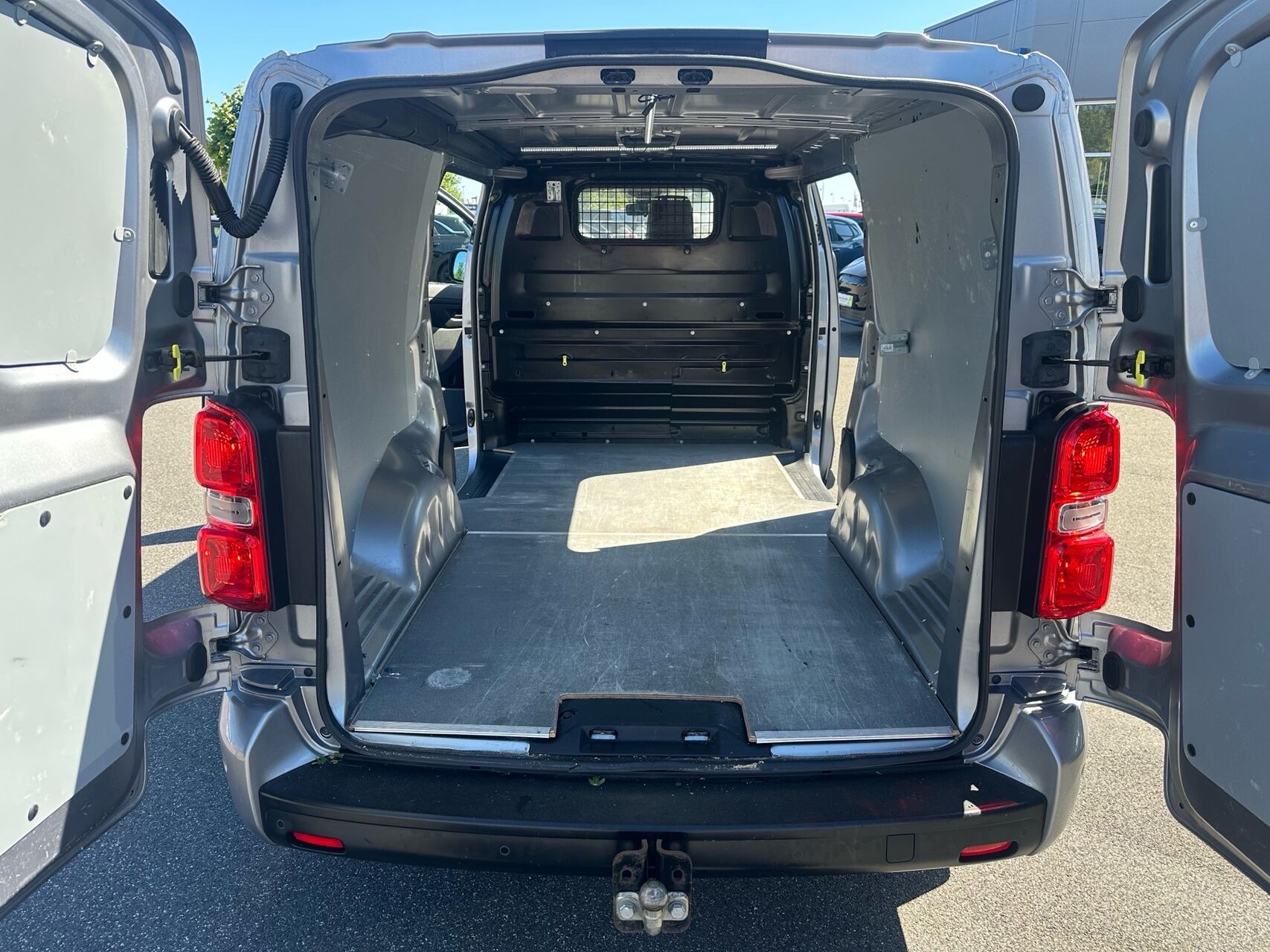 Billede af Citroën Jumpy L3 2,0 Blue HDi Masterline EAT8 180HK Van 8g Aut.