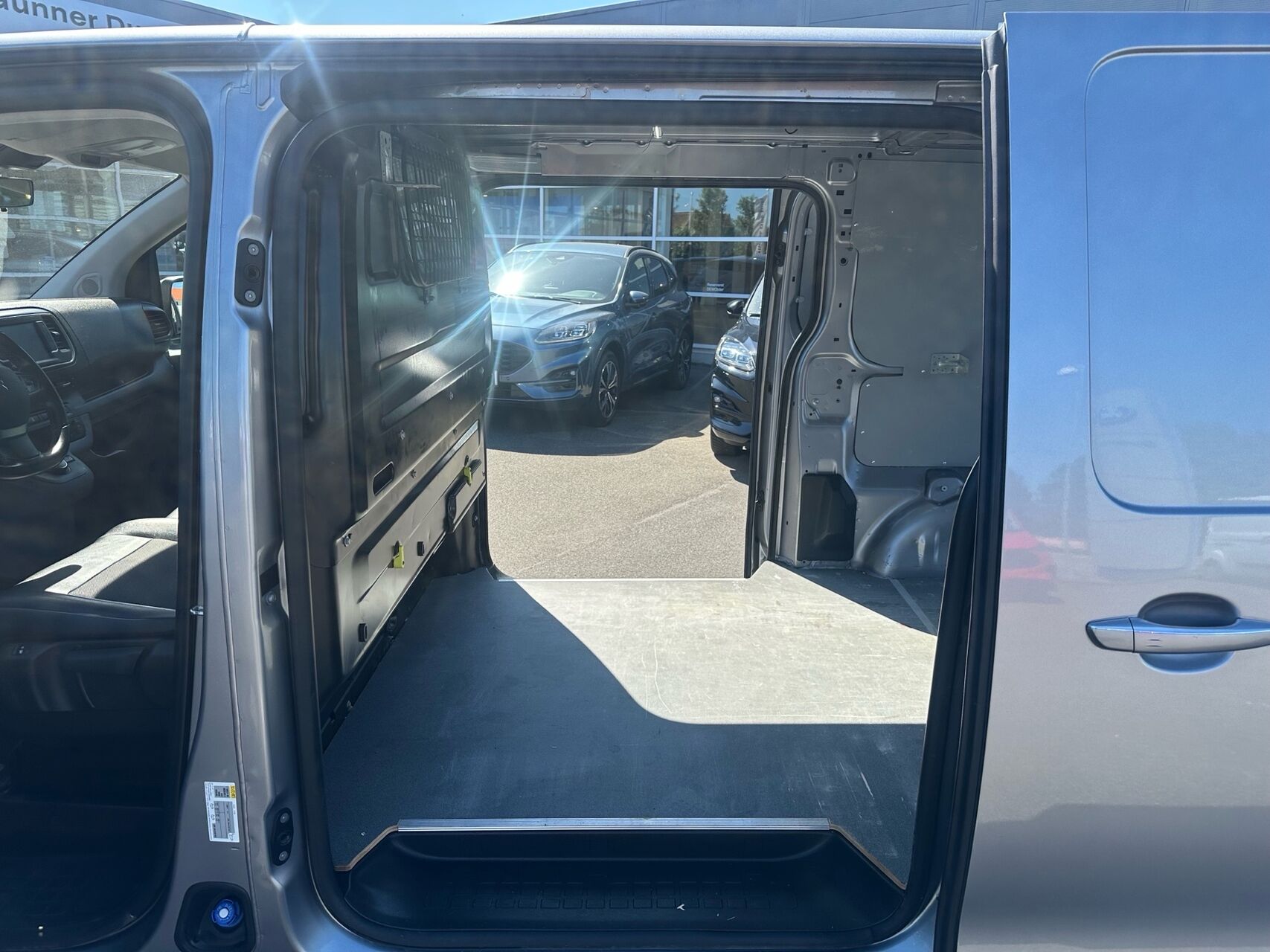 Billede af Citroën Jumpy L3 2,0 Blue HDi Masterline EAT8 180HK Van 8g Aut.