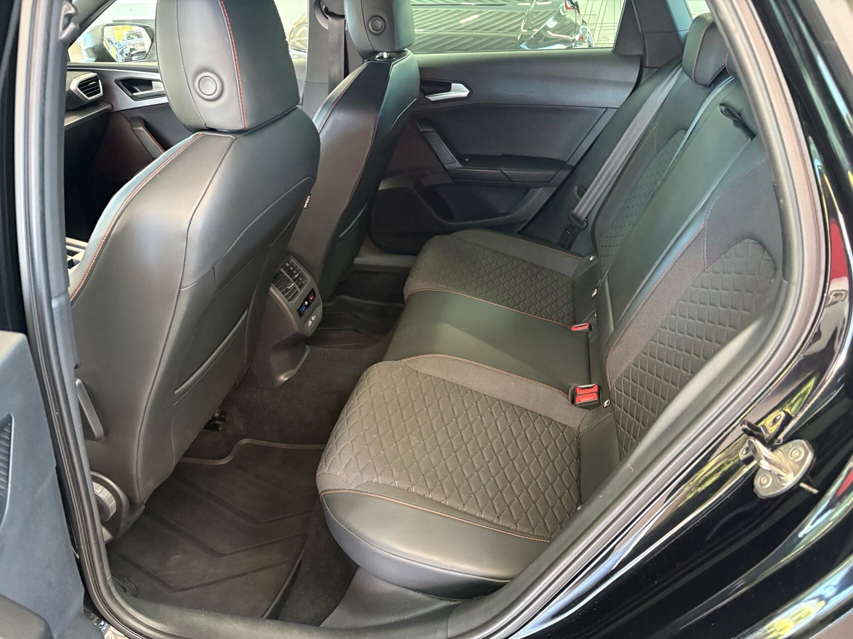 Billede af Seat Leon Sportstourer 1,5 e-TSI  Mild hybrid FR DSG 150HK Stc 7g Aut.