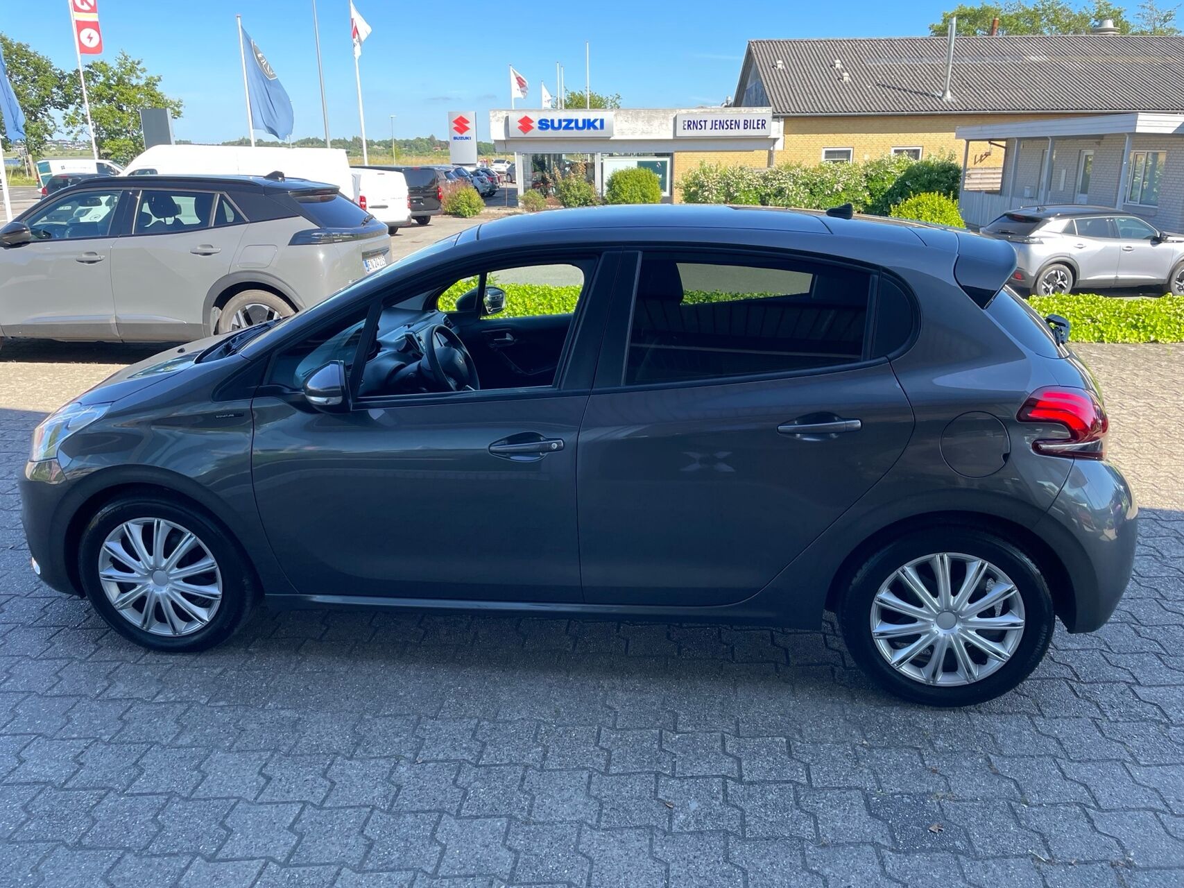 Billede af Peugeot 208 1,5 BlueHDi Signature+ 100HK 5d