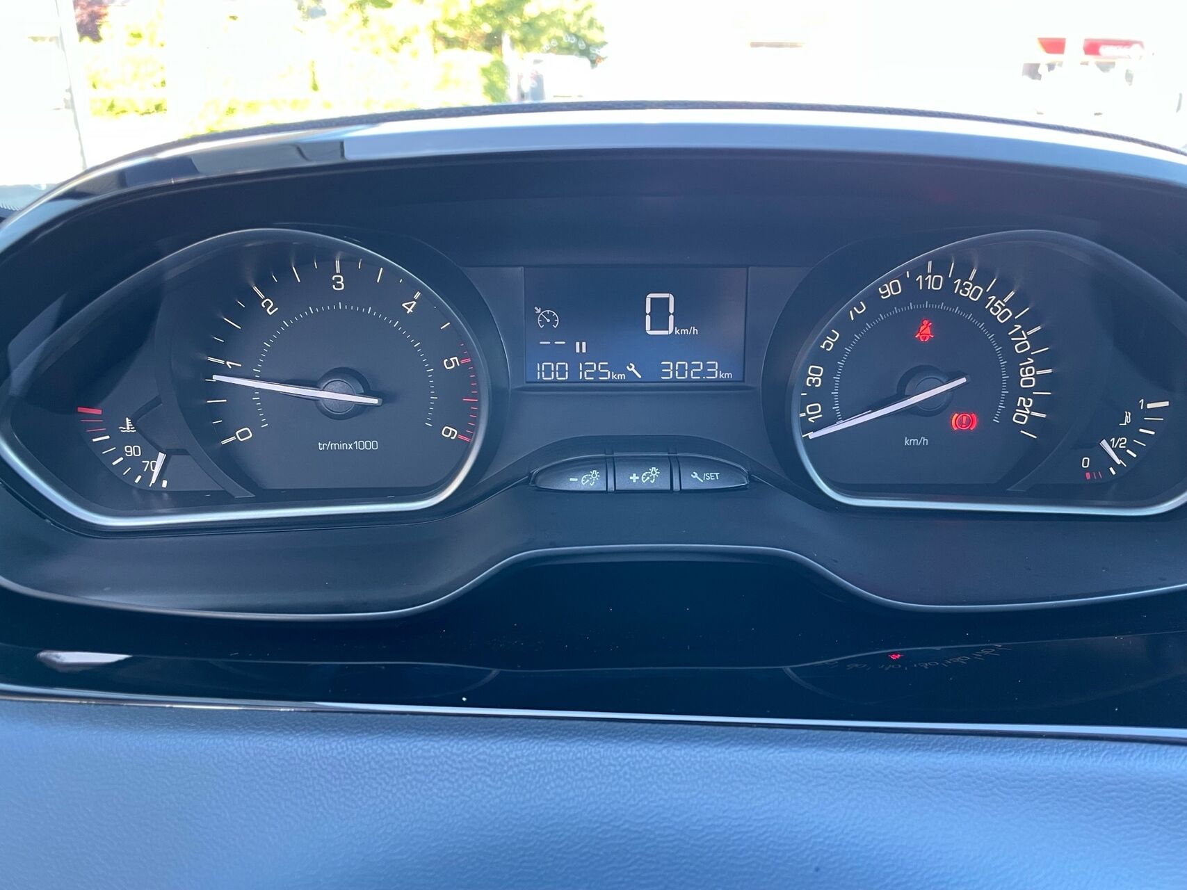 Billede af Peugeot 208 1,5 BlueHDi Signature+ 100HK 5d