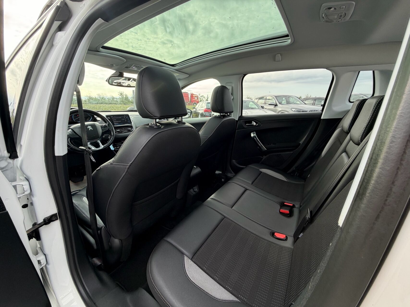 Billede af Peugeot 2008 1,2 e-THP Allure EAT6 110HK 5d 6g Aut.