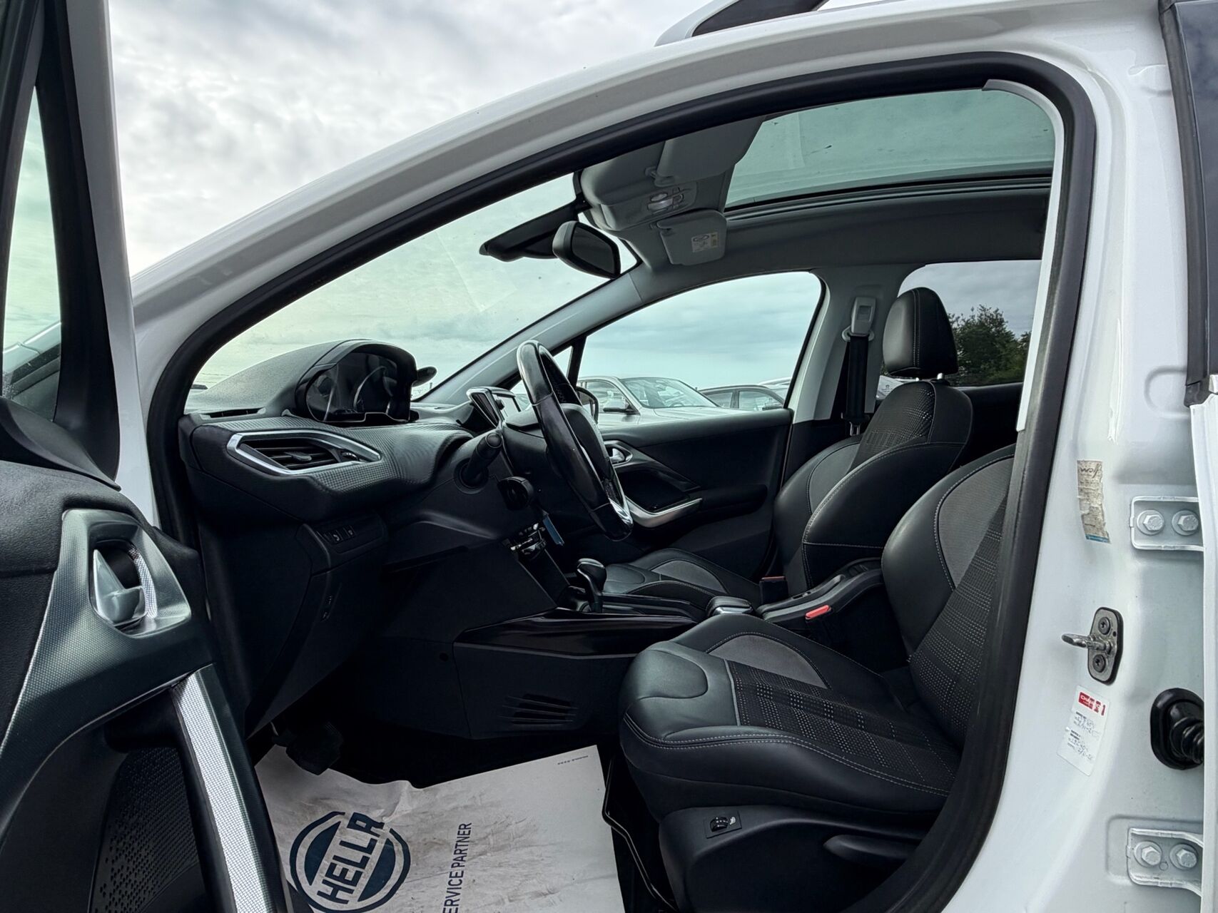 Billede af Peugeot 2008 1,2 e-THP Allure EAT6 110HK 5d 6g Aut.