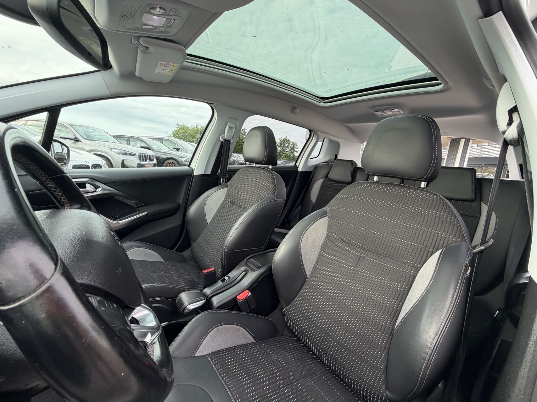 Billede af Peugeot 2008 1,2 e-THP Allure EAT6 110HK 5d 6g Aut.