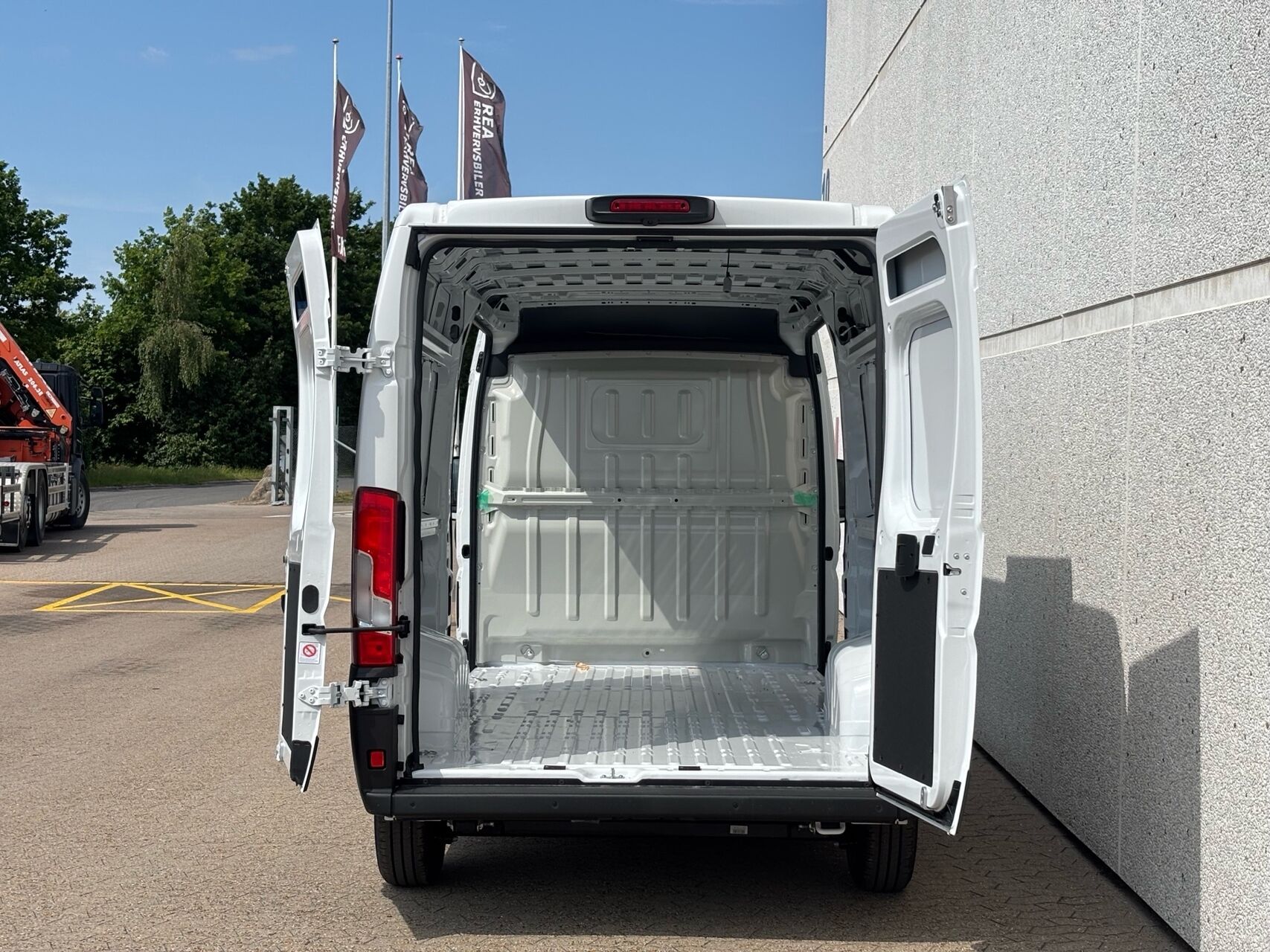 Billede af Fiat Ducato 35M L3H2 2,2 Multijet Comfort 180HK Van 8g Aut.