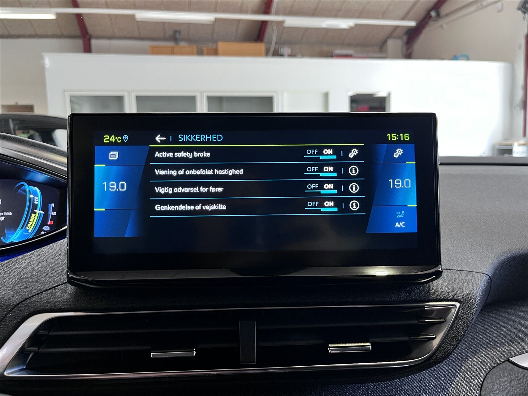 Billede af Peugeot 3008 1,6 PureTech  Plugin-hybrid Selection Sport EAT8 225HK 5d 8g Aut.