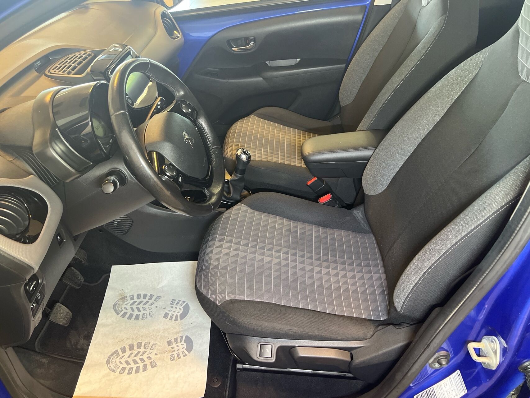 Billede af Peugeot 108 1,0 e-Vti Infinity 72HK 5d