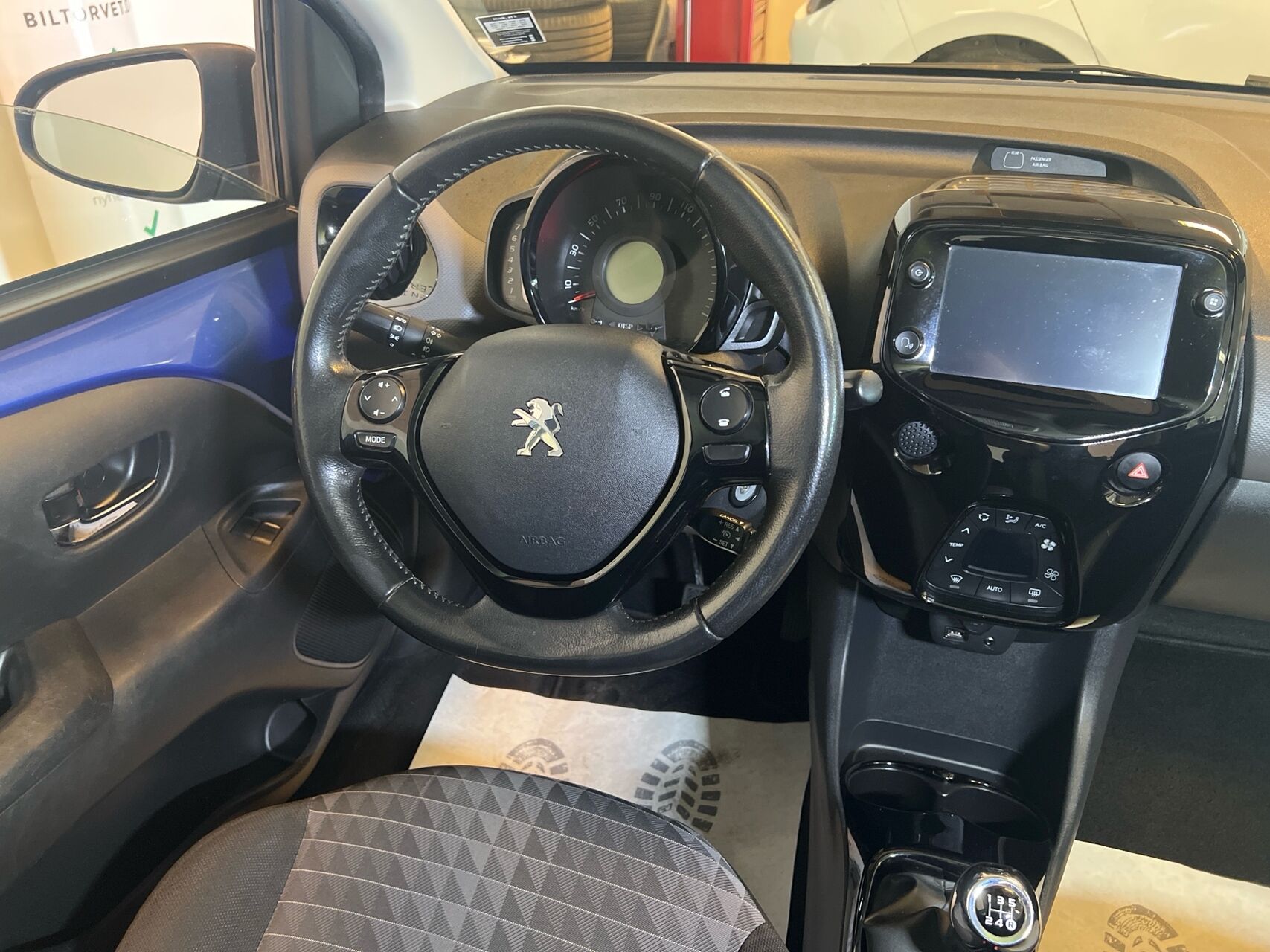 Billede af Peugeot 108 1,0 e-Vti Infinity 72HK 5d