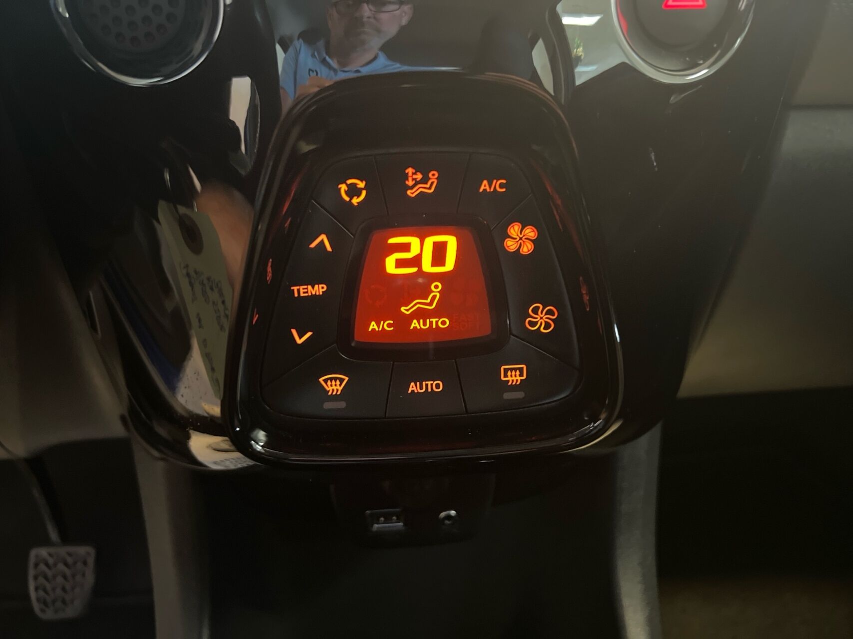 Billede af Peugeot 108 1,0 e-Vti Infinity 72HK 5d