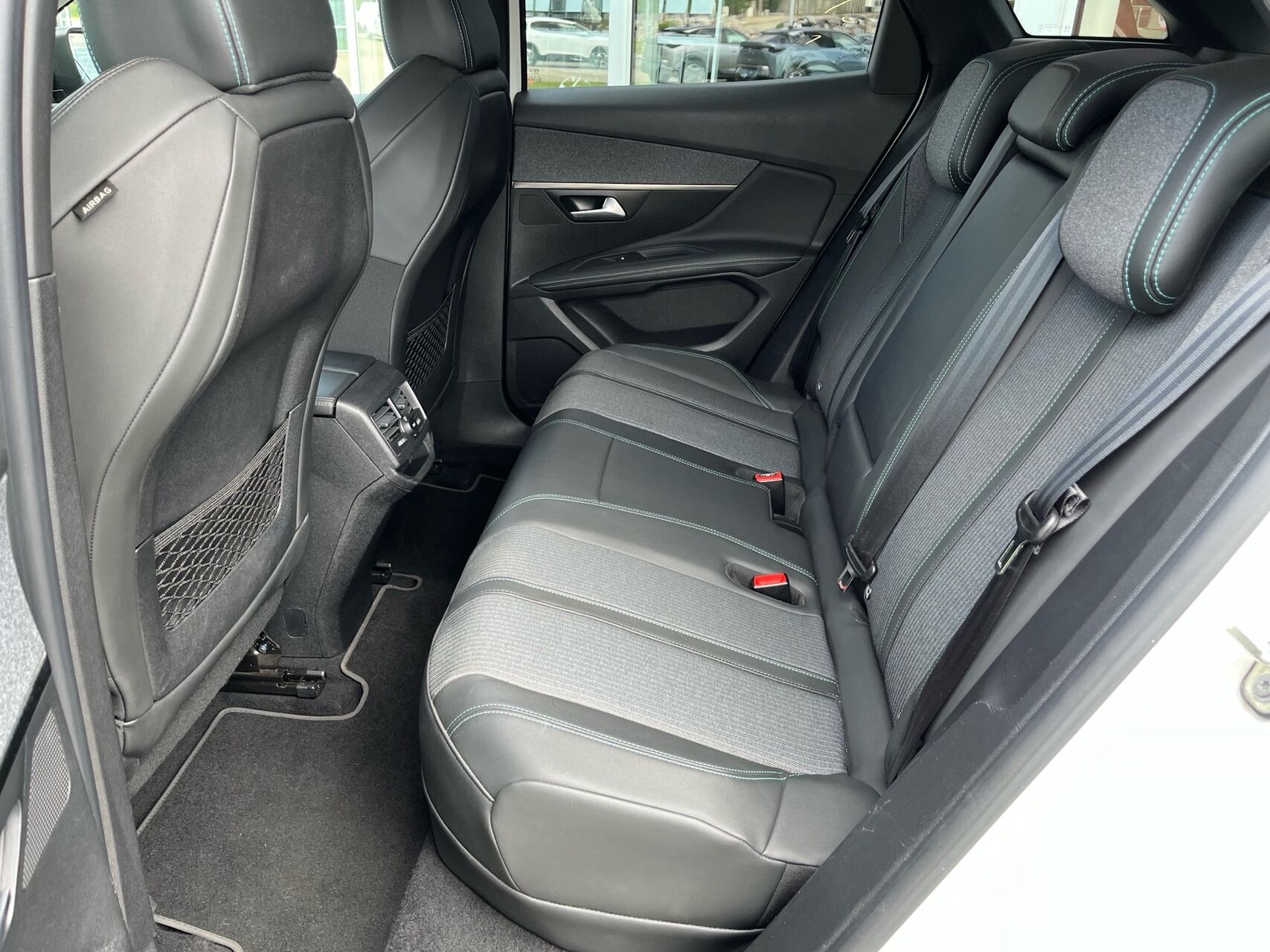 Billede af Peugeot 3008 1,6 PureTech  Plugin-hybrid First Selection EAT8 225HK 5d 8g Aut.