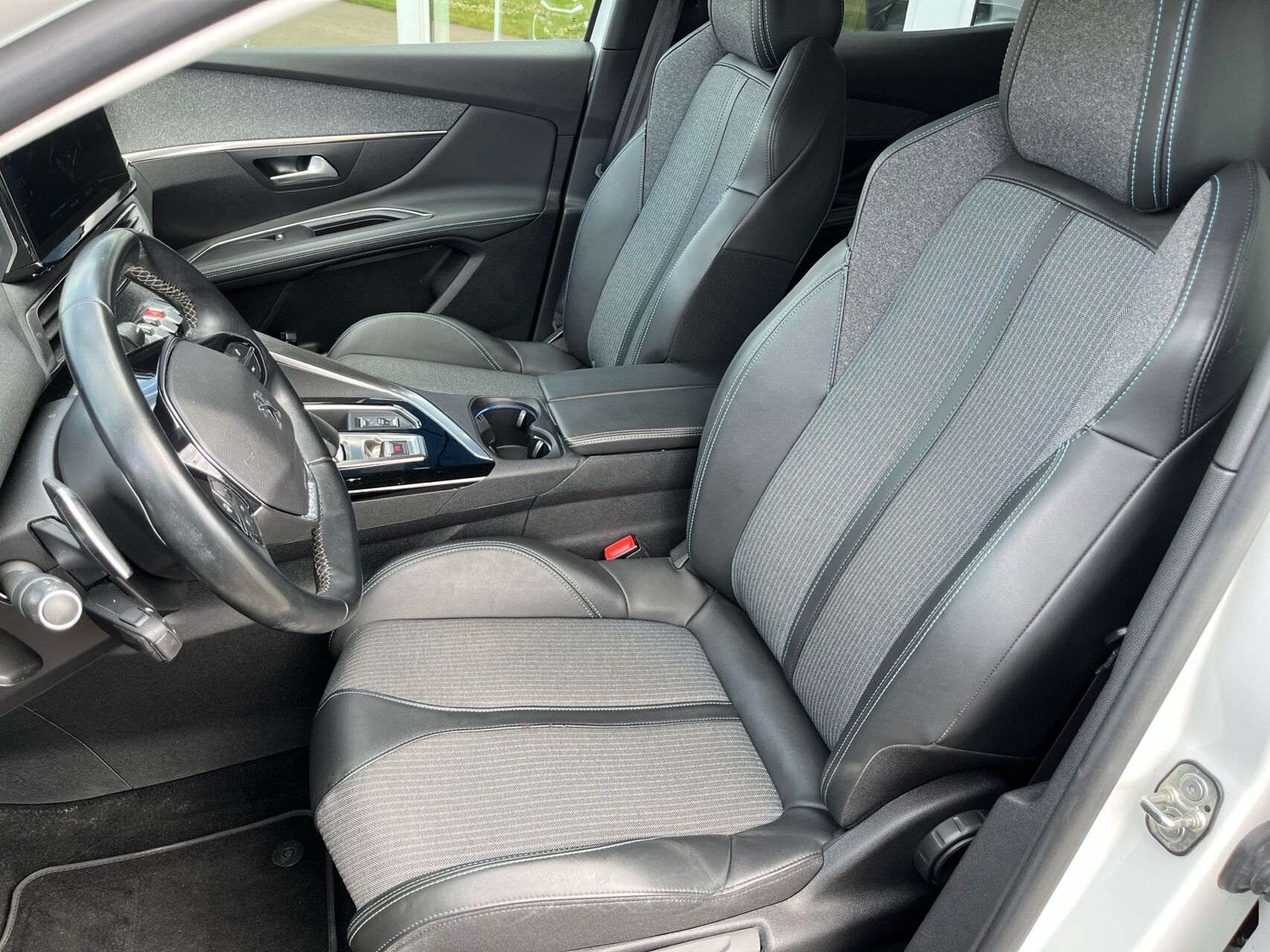 Billede af Peugeot 3008 1,6 PureTech  Plugin-hybrid First Selection EAT8 225HK 5d 8g Aut.