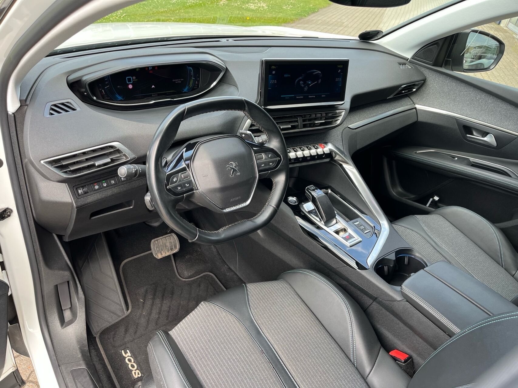 Billede af Peugeot 3008 1,6 PureTech  Plugin-hybrid First Selection EAT8 225HK 5d 8g Aut.