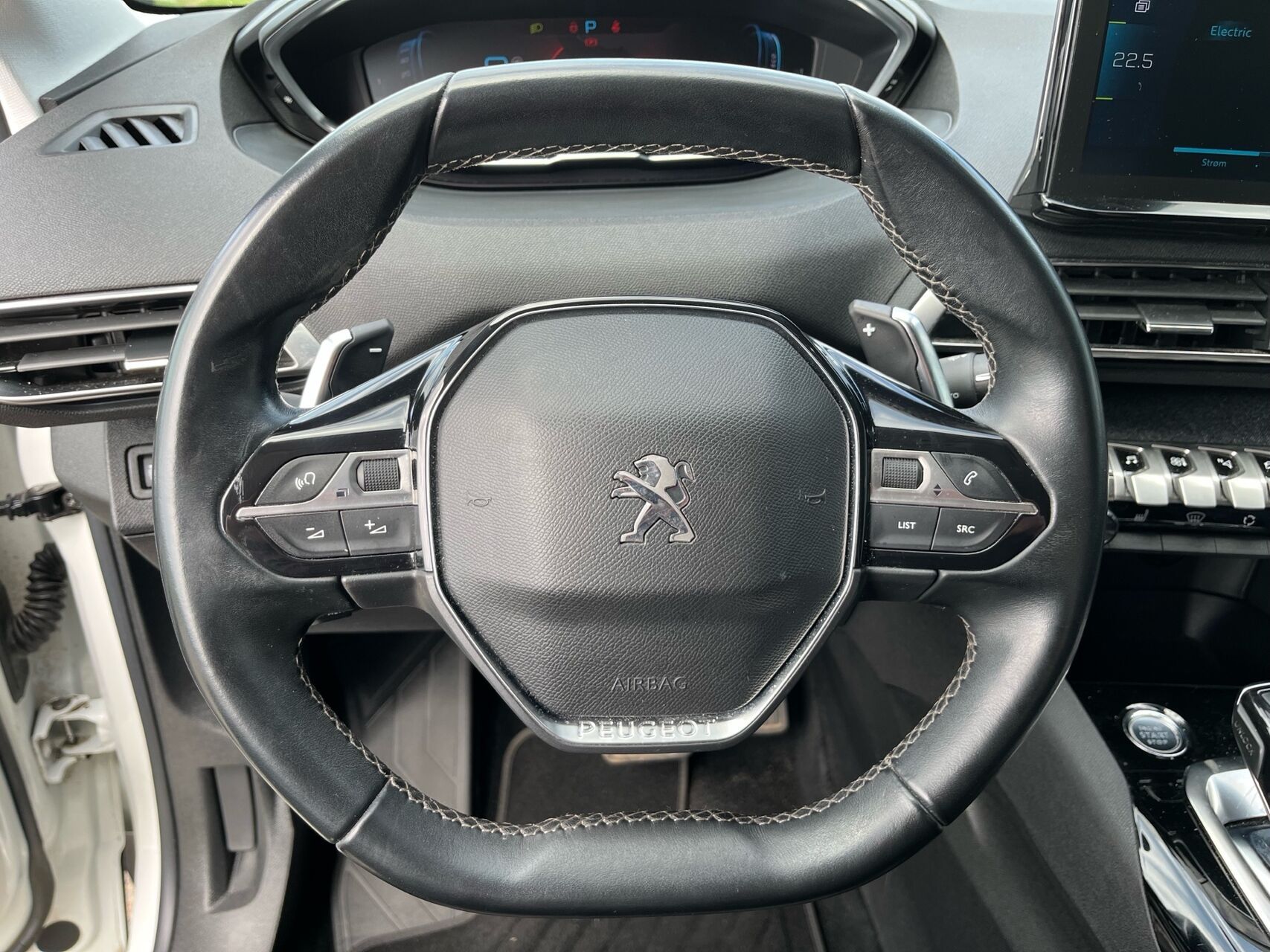 Billede af Peugeot 3008 1,6 PureTech  Plugin-hybrid First Selection EAT8 225HK 5d 8g Aut.