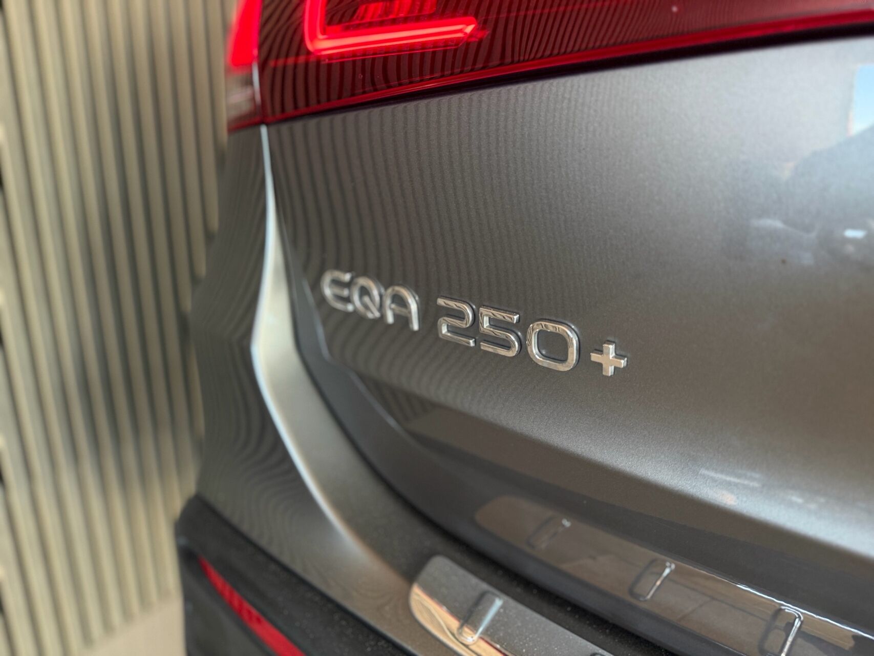 Billede af Mercedes-Benz EQA 250+ EL AMG Line 190HK 5d Aut.