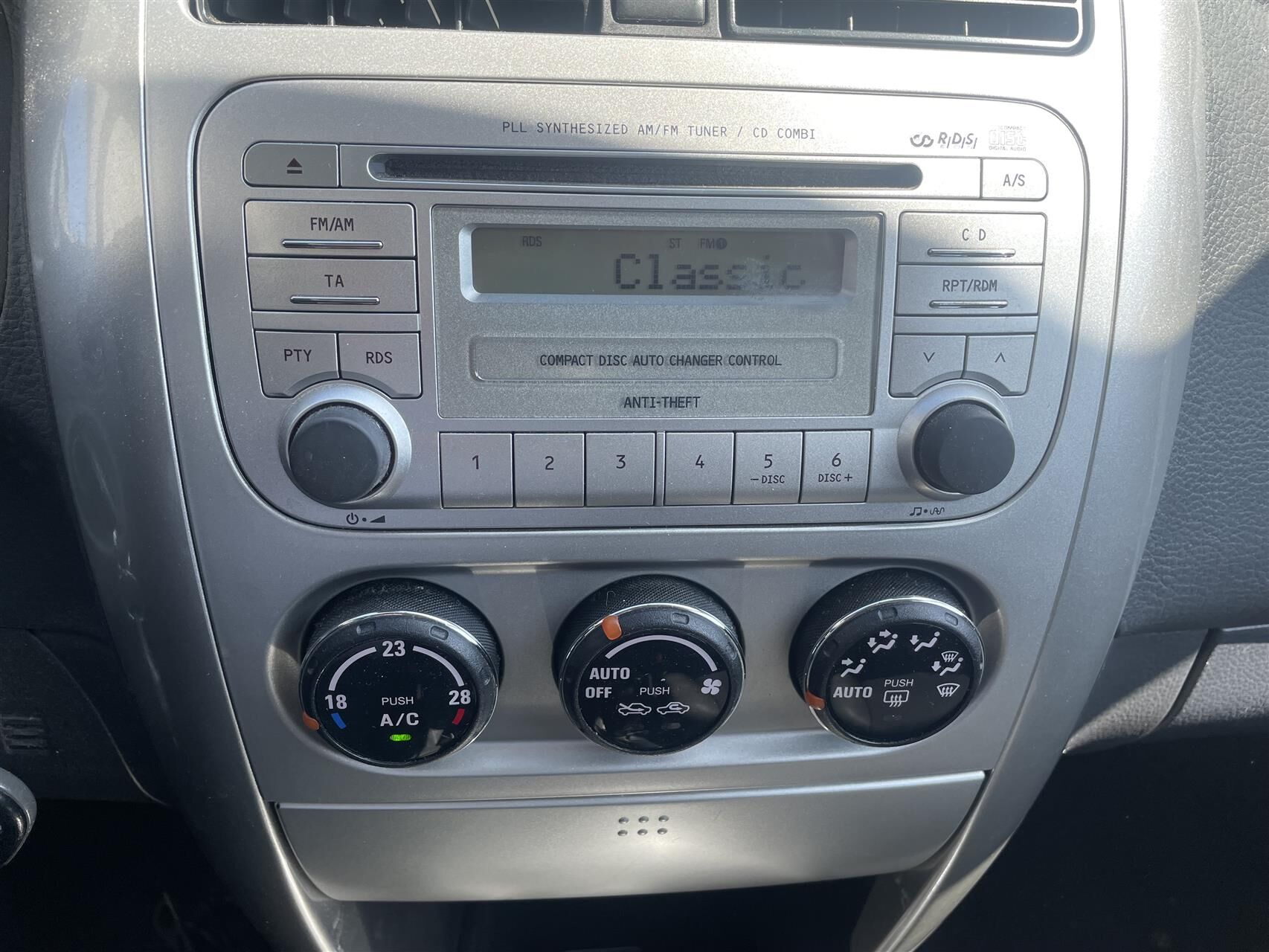 Billede af Suzuki Liana 1,6 m\ aircondition 106HK 5d