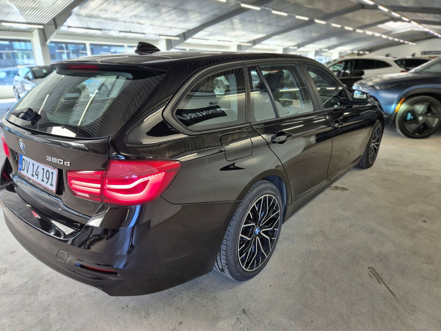 Billede af BMW 320d Touring 2,0 D Advantage Steptronic 190HK Stc 8g Aut.