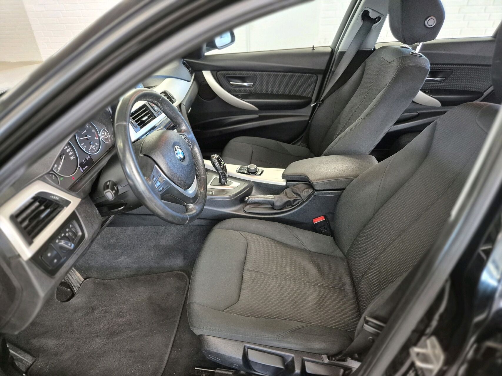 Billede af BMW 320d Touring 2,0 D Advantage Steptronic 190HK Stc 8g Aut.