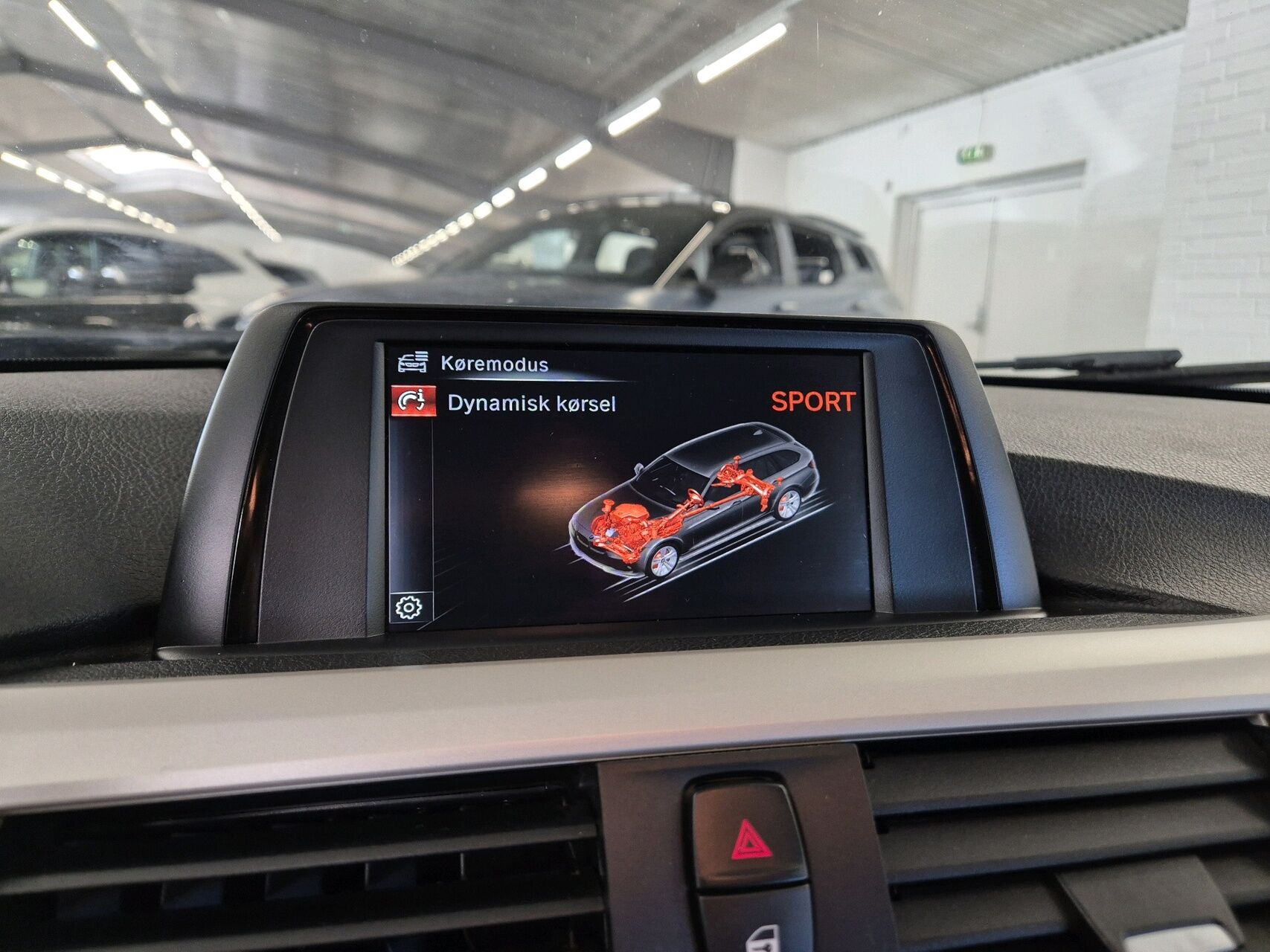Billede af BMW 320d Touring 2,0 D Advantage Steptronic 190HK Stc 8g Aut.