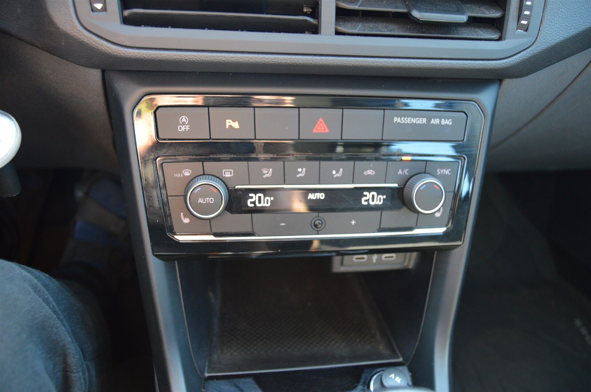 Billede af VW T-Cross 1,0 TSI Life Team 110HK 5d 6g