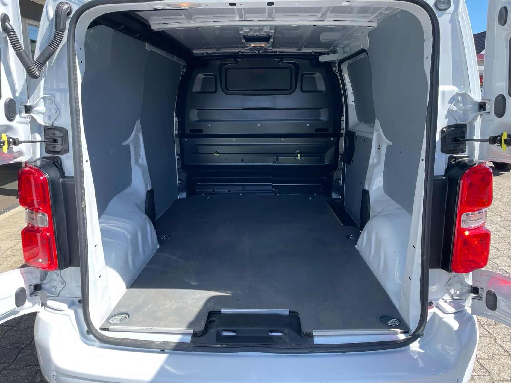 Billede af Peugeot Expert L2 2,0 BlueHDi Premium 144HK Van 6g