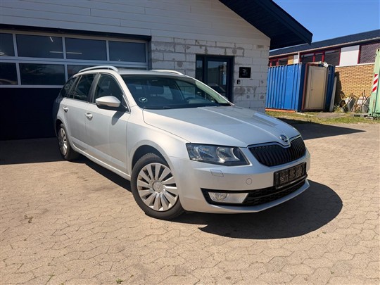 Skoda Octavia Combi 1,6 TDI Common Rail DPF Elegance 105HK Stc