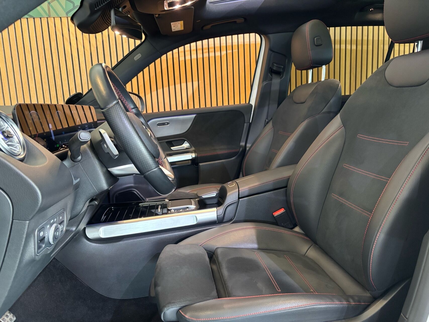 Billede af Mercedes-Benz EQB 300 EL AMG Line 4Matic 228HK 5d Aut.