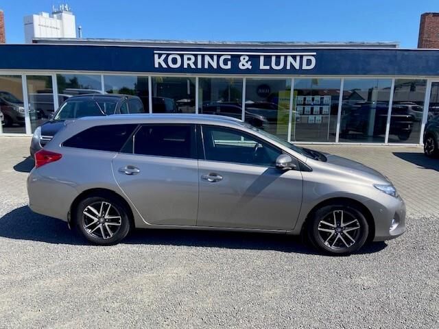 Billede af Toyota Auris Touring Sports 1,6 Valvematic T2 Premium 132HK Stc 6g