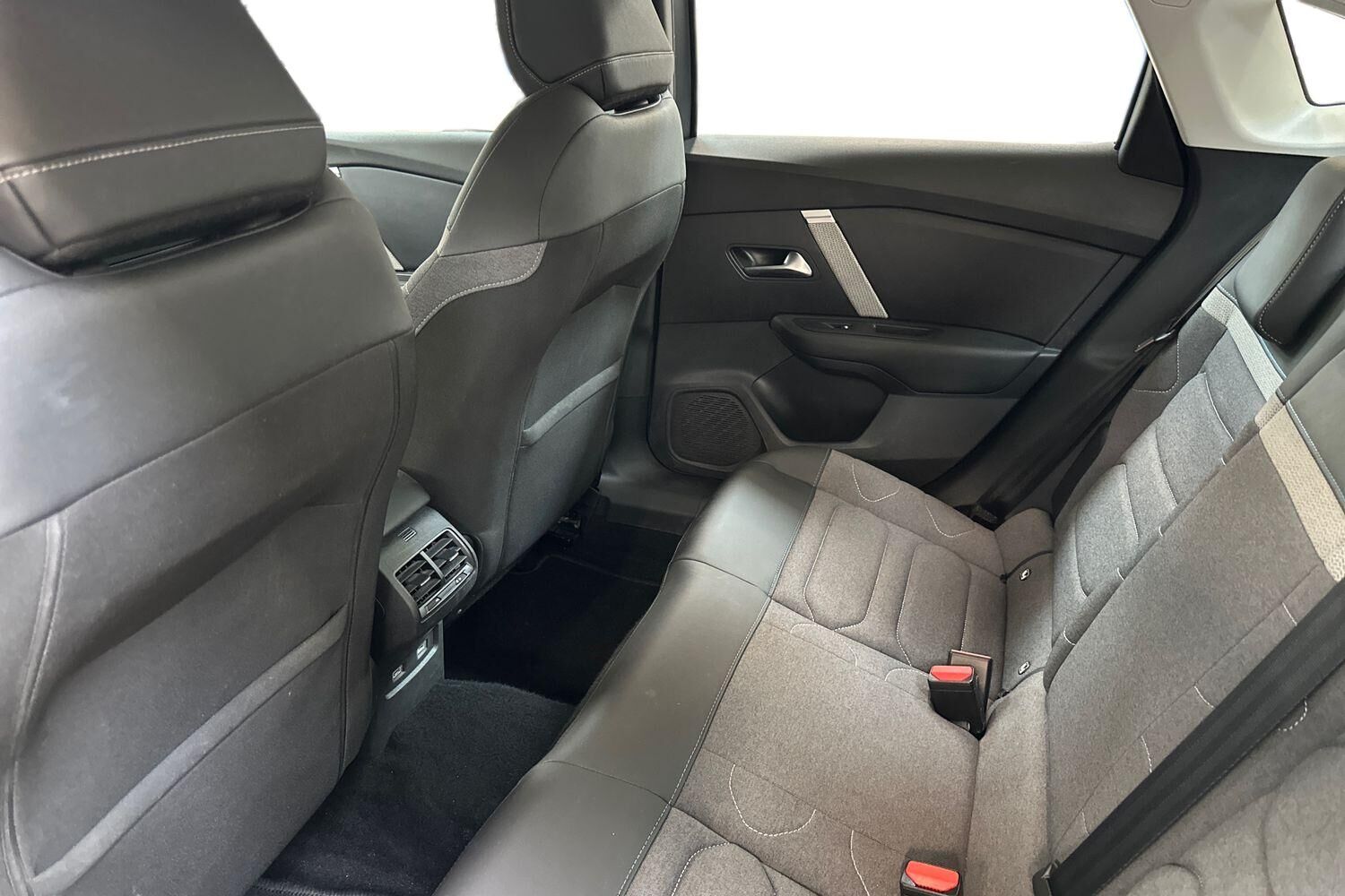 Billede af Citroën e-C4 X EL Concorde Premiere Pack 136HK 5d Aut.