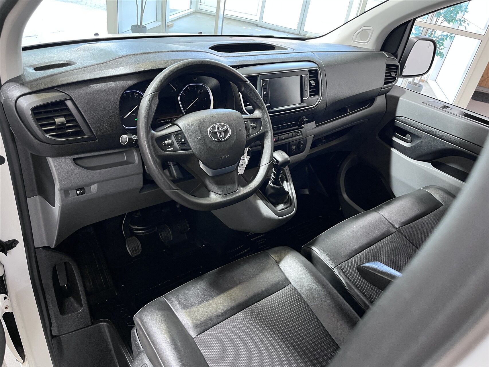 Billede af Toyota Proace Medium 1,6 D Comfort Navi 115HK Van Man. 