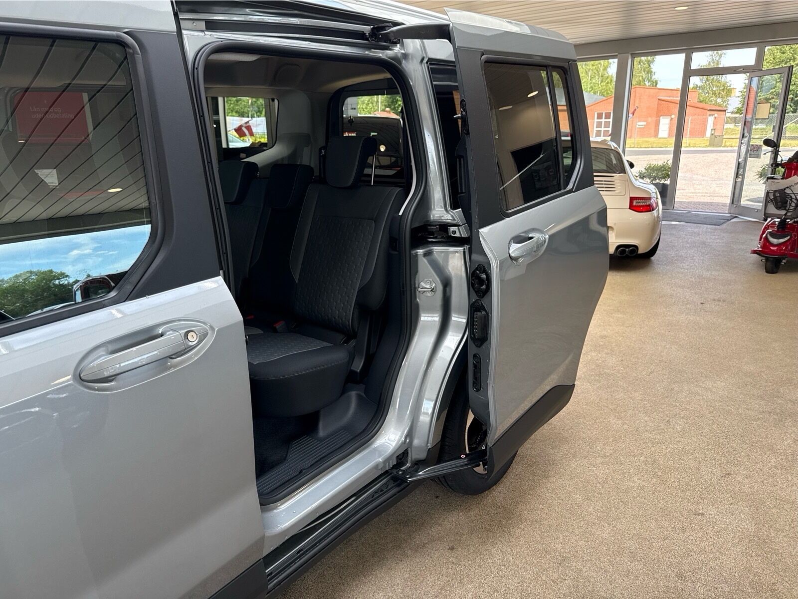Billede af Ford E-Tourneo Courier EL Active 136HK Aut.