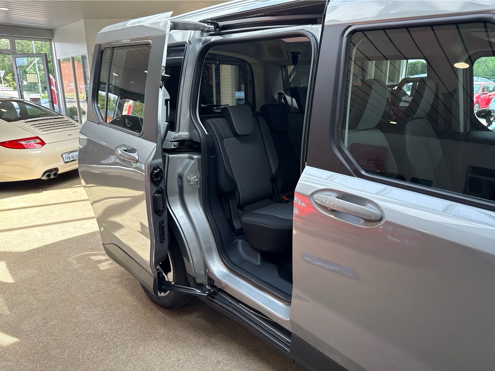 Billede af Ford E-Tourneo Courier EL Active 136HK Aut.