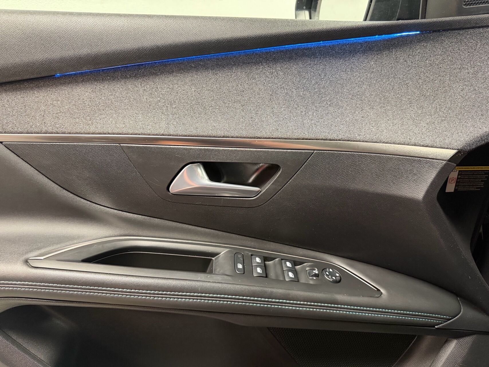 Billede af Peugeot 3008 1,6 PureTech  Plugin-hybrid Allure Pack EAT8 225HK 5d 8g Aut.