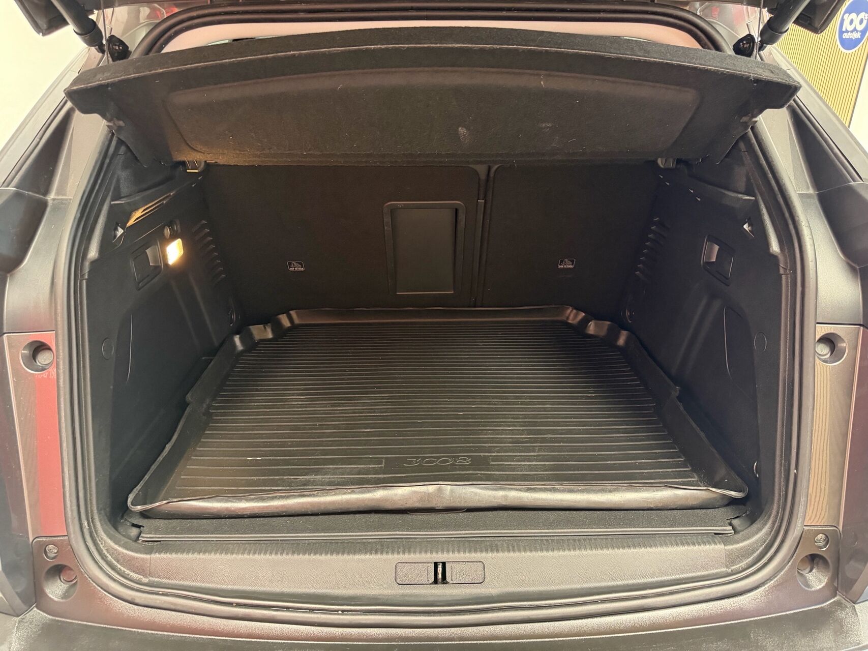 Billede af Peugeot 3008 1,6 PureTech  Plugin-hybrid Allure Pack EAT8 225HK 5d 8g Aut.