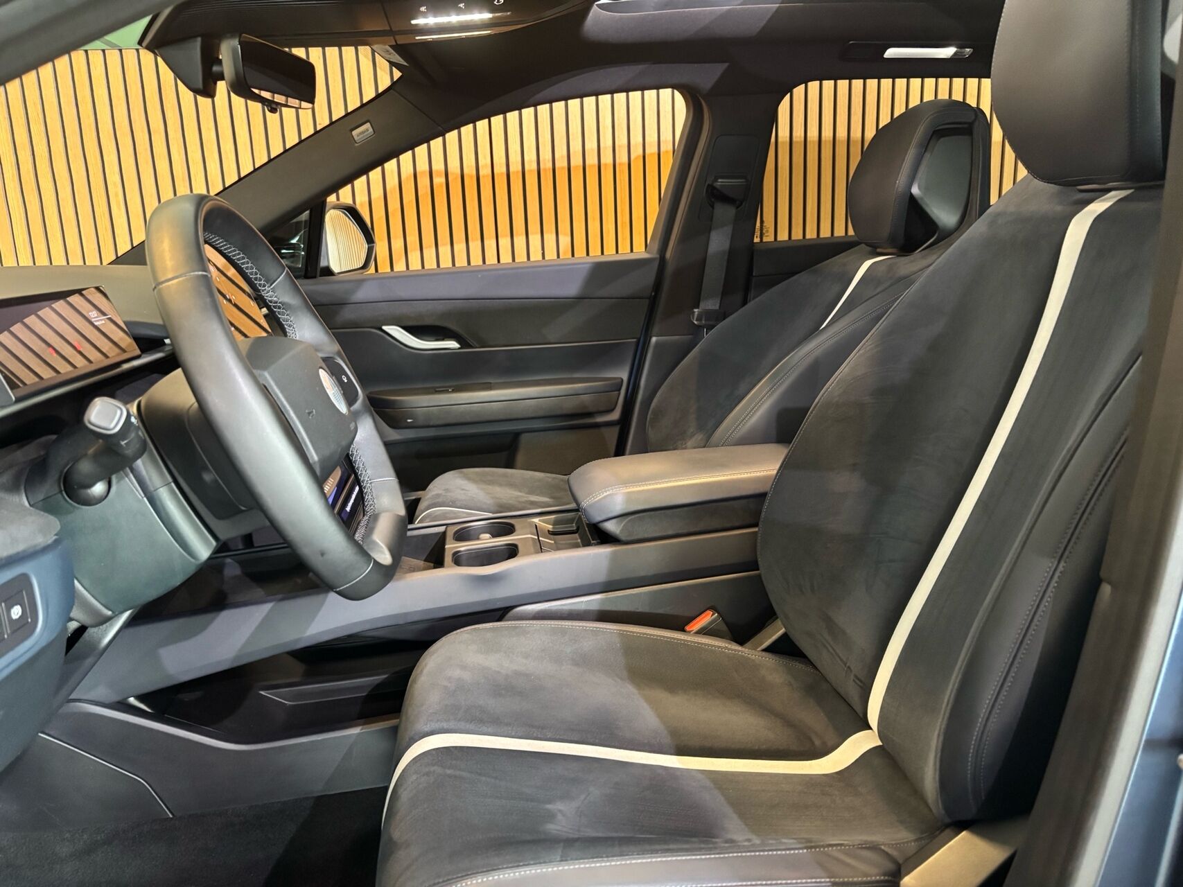 Billede af Fisker Ocean EL One 4x4 557HK 5d Aut.