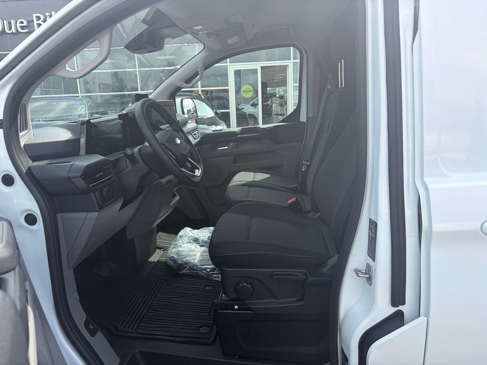 Billede af Ford E-Transit Custom 340 L2H1 EL Limited 218HK Van Aut.