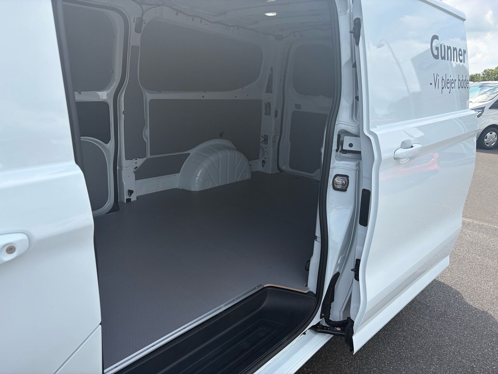 Billede af Ford E-Transit Custom 340 L2H1 EL Limited 218HK Van Aut.