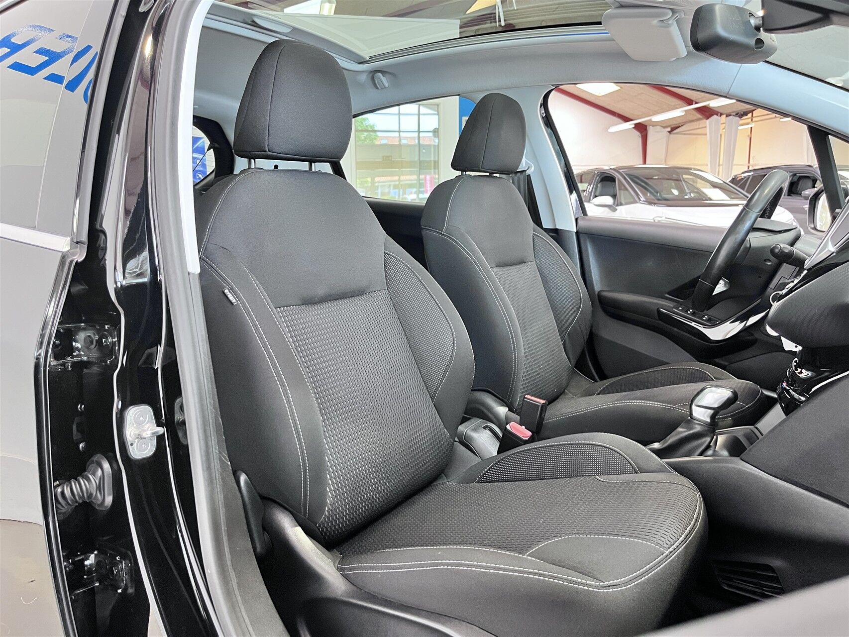 Billede af Peugeot 208 1,6 BlueHDi Desire Sky 100HK 5d