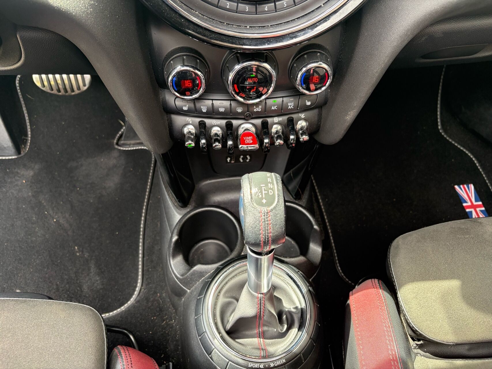Billede af Mini Cooper John Cooper Works 2,0 Steptronic 231HK 3d 6g Aut.