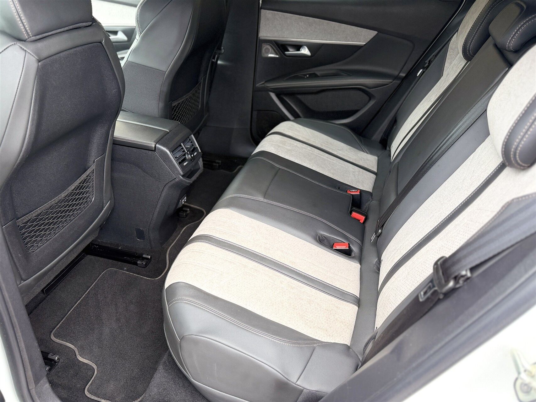 Billede af Peugeot 3008 1,6 PureTech  Plugin-hybrid GT Pack AWD EAT8 300HK 5d 8g Aut.