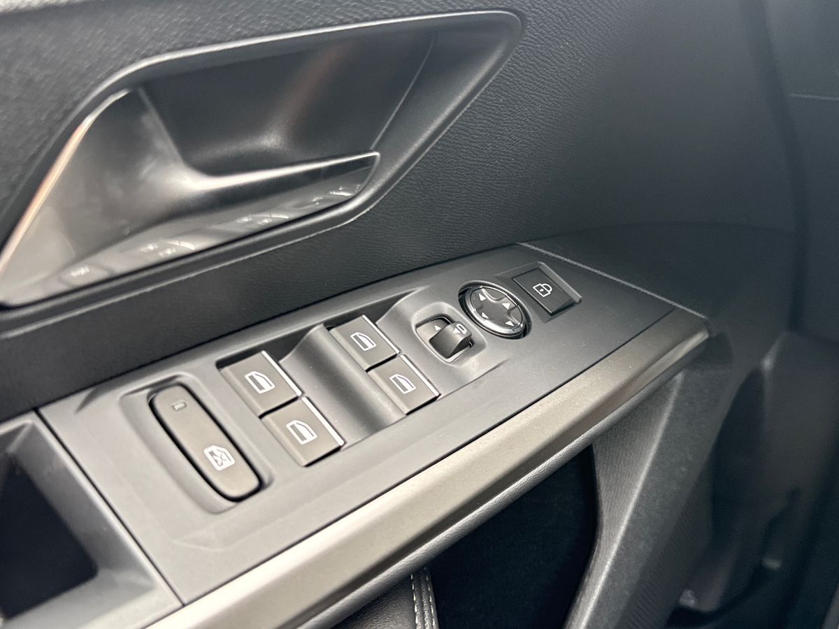Billede af Peugeot e-3008 EL GT Pack 210HK 5d Aut.