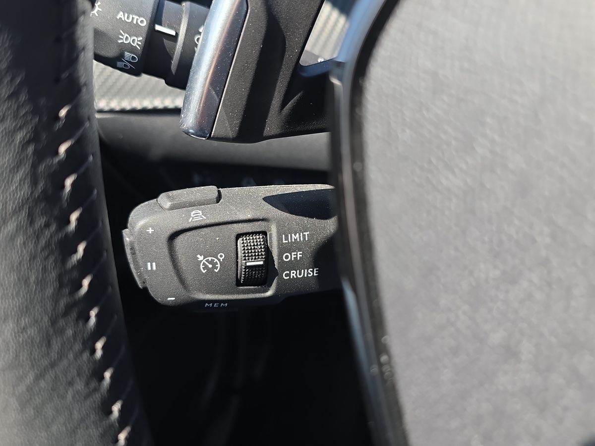 Billede af Peugeot 2008 1,2 PureTech Vision Sport EAT8 130HK 5d 8g Aut.