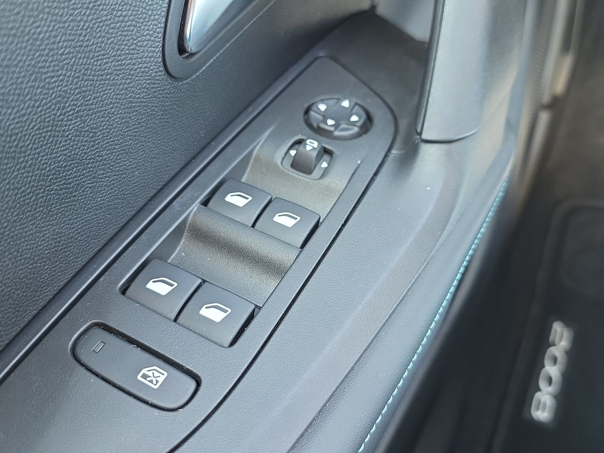 Billede af Peugeot 2008 1,2 PureTech Vision Sport EAT8 130HK 5d 8g Aut.