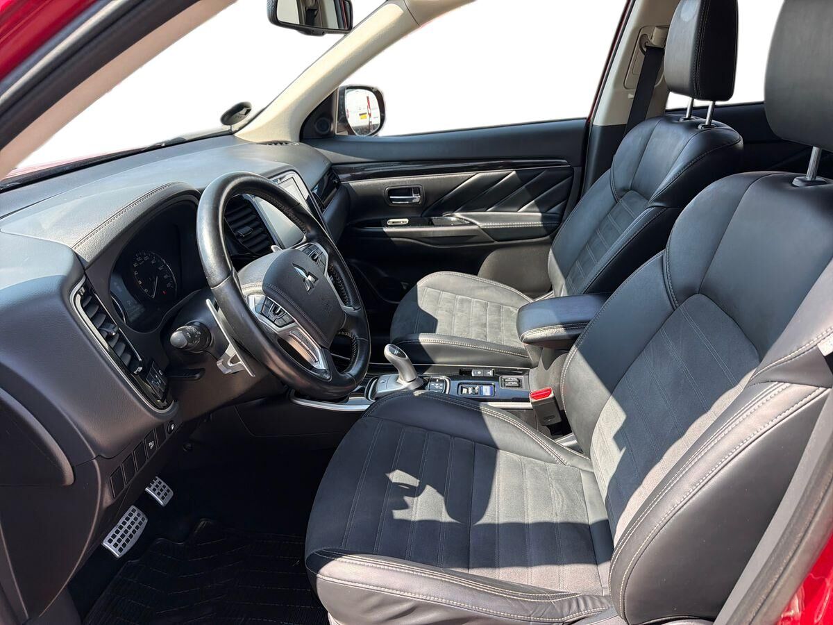 Billede af Mitsubishi Outlander 2,4 PHEV  Plugin-hybrid Inform+ 4WD 224HK 5d 6g Trinl. Gear