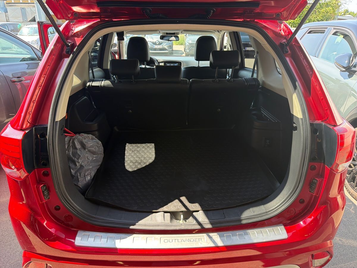 Billede af Mitsubishi Outlander 2,4 PHEV  Plugin-hybrid Inform+ 4WD 224HK 5d 6g Trinl. Gear