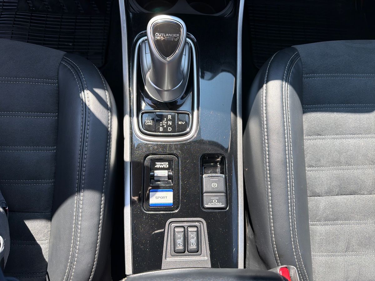 Billede af Mitsubishi Outlander 2,4 PHEV  Plugin-hybrid Inform+ 4WD 224HK 5d 6g Trinl. Gear