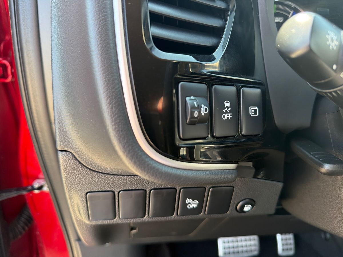 Billede af Mitsubishi Outlander 2,4 PHEV  Plugin-hybrid Inform+ 4WD 224HK 5d 6g Trinl. Gear