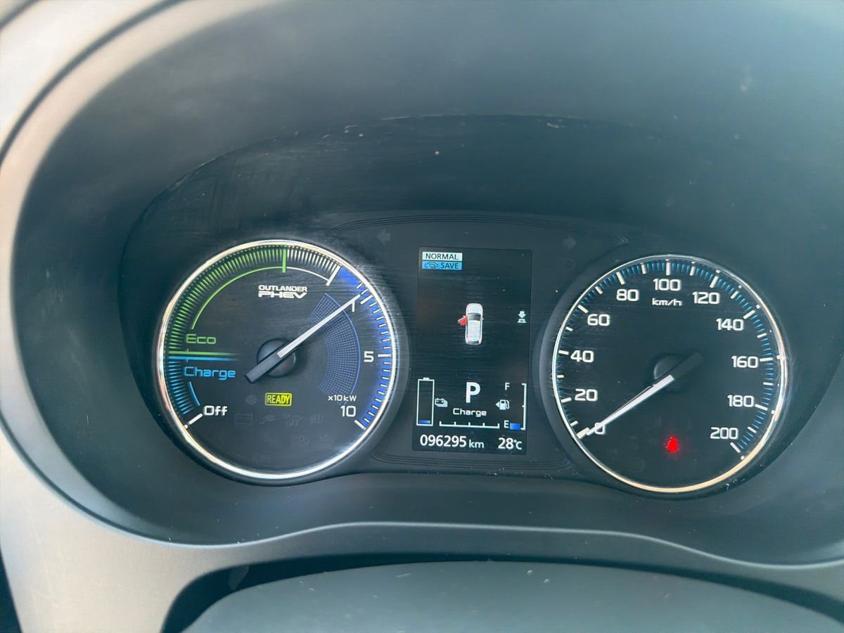 Billede af Mitsubishi Outlander 2,4 PHEV  Plugin-hybrid Inform+ 4WD 224HK 5d 6g Trinl. Gear