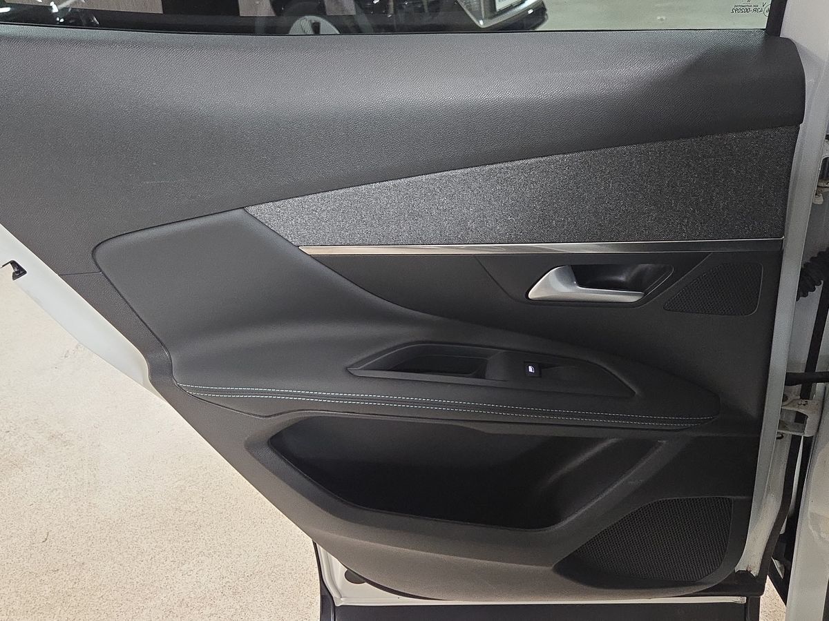 Billede af Peugeot 3008 1,6 PureTech  Plugin-hybrid First Selection EAT8 225HK 5d 8g Aut.