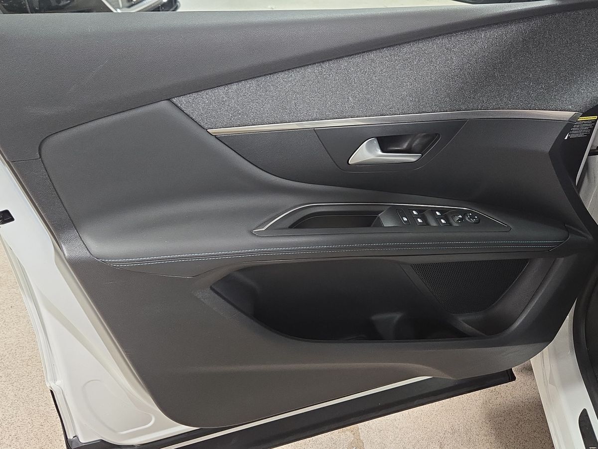 Billede af Peugeot 3008 1,6 PureTech  Plugin-hybrid First Selection EAT8 225HK 5d 8g Aut.