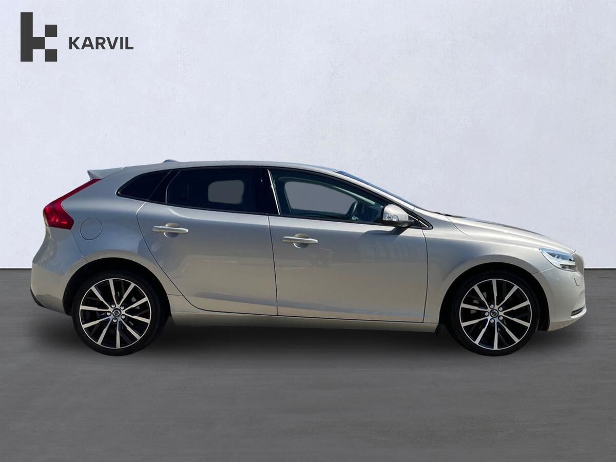Billede af Volvo V40 2,0 T3 Momentum 152HK 5d 6g